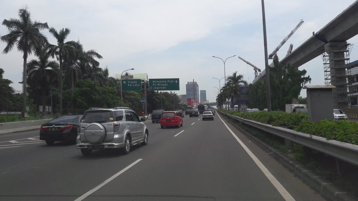 _Tarmin's tweet photo. Tol Jorr Pd Indah mengarah exit Ragunan &amp; arah Kp Rambutan  ramai lancar kec. 40-50 km/jam https://t.co/QYw9SDEPar