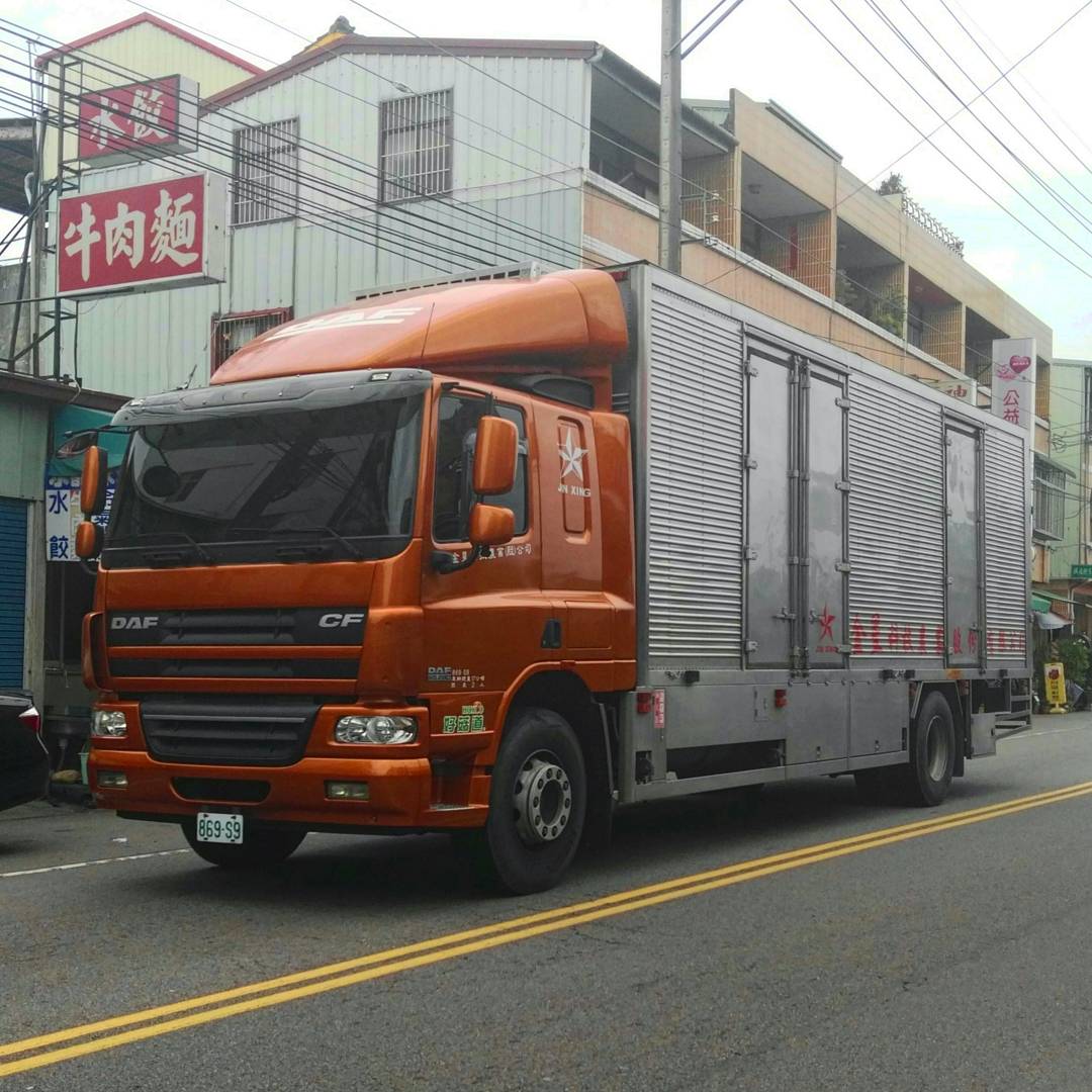 Ray1130_media's tweet photo. #Daf #CF65 #DafCF #truck #280hp #Daf280 #Taiwantruck #大貨車 #トラック #トレーラー https://t.co/xNcwj6a0y7