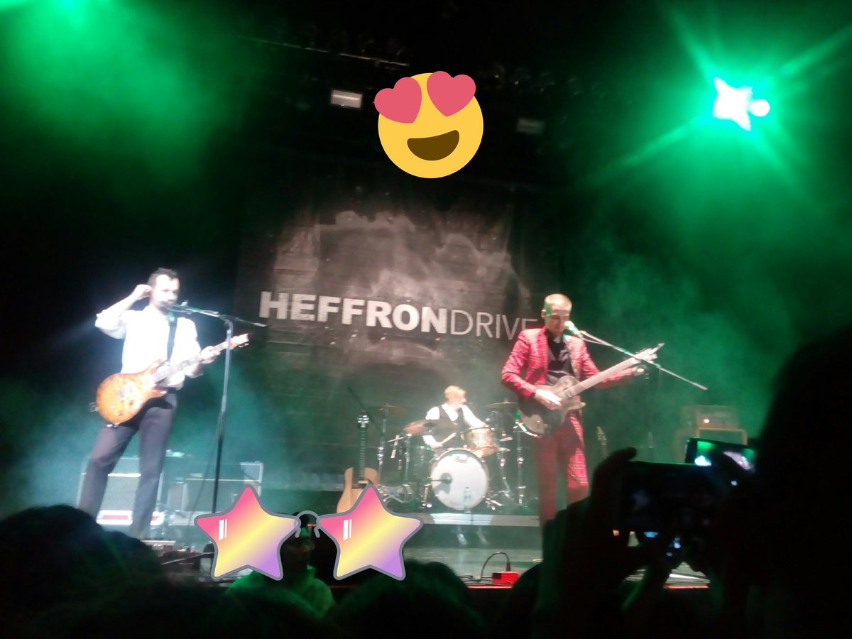 lupii_rusher's tweet photo. Gracias por todo, the best night 💞😭❤🎧 @HeffronDrive @dbeltwrites #HeffronDriveMx #OneWayTicketTour 🎸💖I♡Guys https://t.co/Vh5u0z5QHl