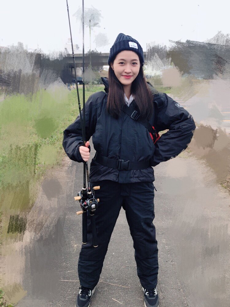 今田美奈 今日は お父さんとバス釣りの大会に出場してきました 残念ながらノーバイト ノーフィッシュ でも初めてでワクワクしたし楽しかったので良し 一応 本業はアイドルです バス釣り 釣り大会 釣りガール Evergreen T Co