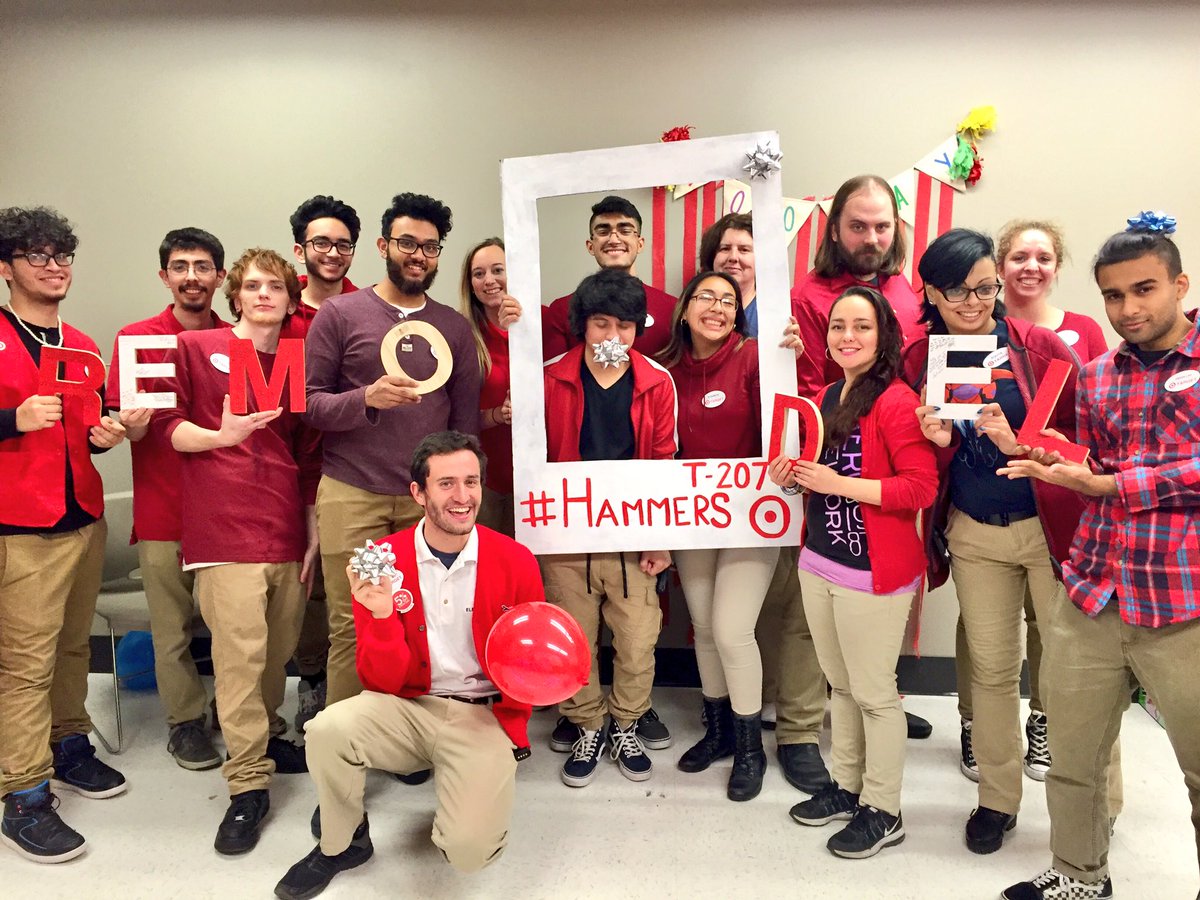 AmandaSully01's tweet photo. Closing Team at the end of the night... still celebrating the end of Remodel! #T2079 #Hanmers #LoveMyTeam https://t.co/OOZApFirtB