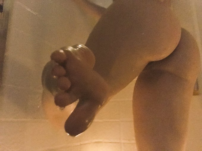 Off to bed after my second bath of the week wish it was bigger but I&rsquo;ll take it 😍 #Peachez https://t<a href="/tag/peachez"class="tags"><span>#peachez</span></a>