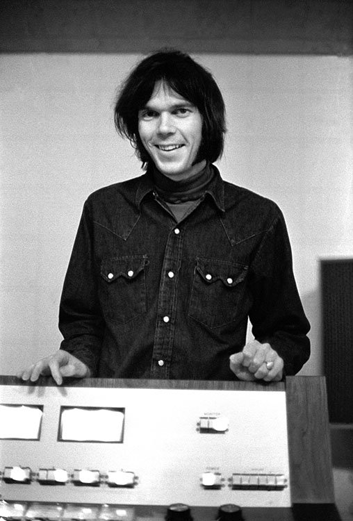 Happy Birthday Neil Young, born on this day 1945!
Photo by Baron Wolman :  