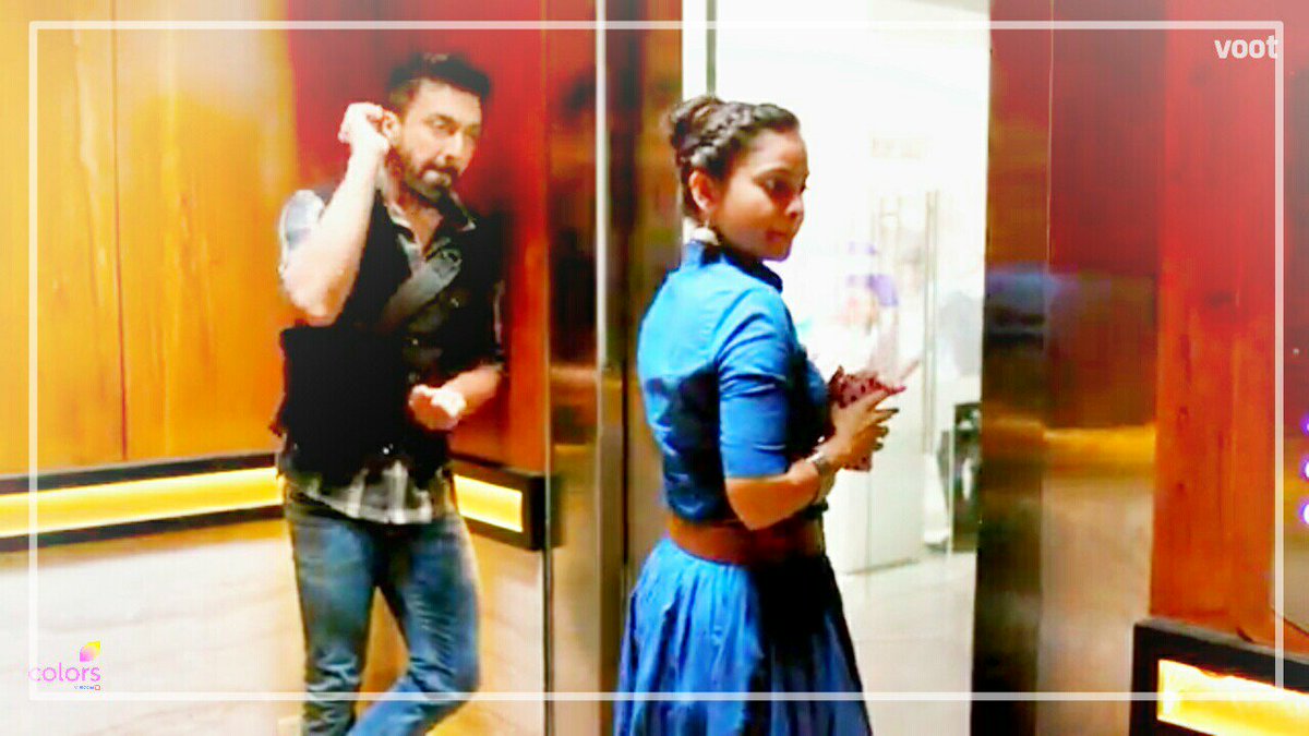 iSaimaax's tweet image. This scene Was Epicc😂😂😂
How He Throw Chana On Her😂😜

This two are😍😩
#DevOnColors #DevMeera 
@ColorsTV @AshishChowdhry @sumona24