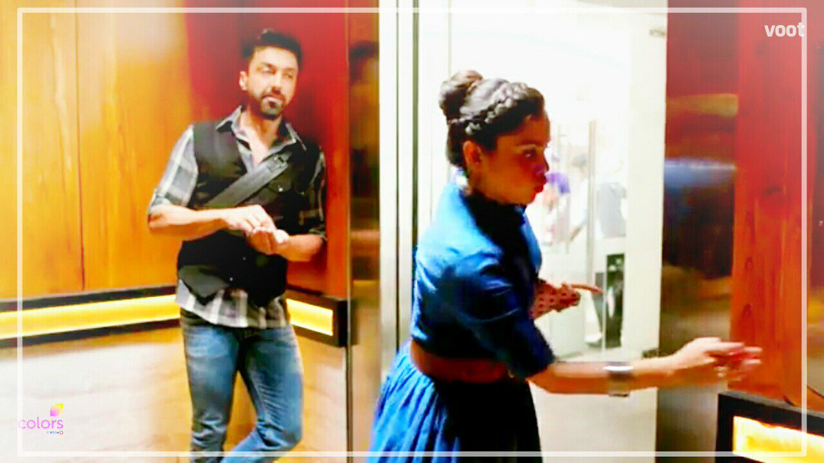 iSaimaax's tweet image. This scene Was Epicc😂😂😂
How He Throw Chana On Her😂😜

This two are😍😩
#DevOnColors #DevMeera 
@ColorsTV @AshishChowdhry @sumona24