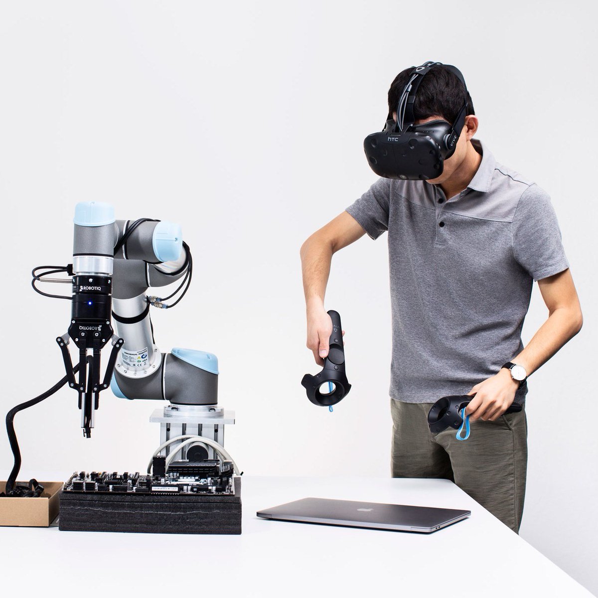 ahier's tweet image. #AI #startup #EmbodiedIntelligence has #robots learning from #humans in #VR
bit.ly/2zzwZom
by @BotJunkie
#robotics #vr #reinforcementlearning #neuralnetworks
#dl @deeplearn007 #deeplearning #imitationlearning
#teachablerobots #adaptivelearning