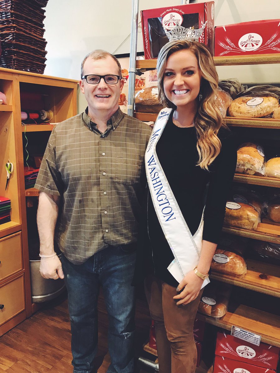 MissAmericaWA's tweet image. My favorite bakery in all of #TriCities donated the most amazing lunch for us today &amp;amp; im so grateful.🍞🥗🍪 So much love for you @GreatHarvest !!❤️ #DoStuff #BreadAlone