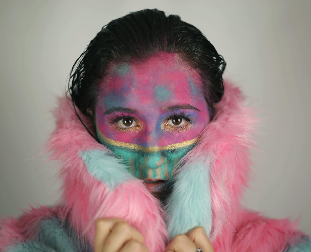 artitorca's tweet photo. A few shots from a shoot I did inspired by my beautiful faux fur coat https://t.co/lmNJD8xuUZ