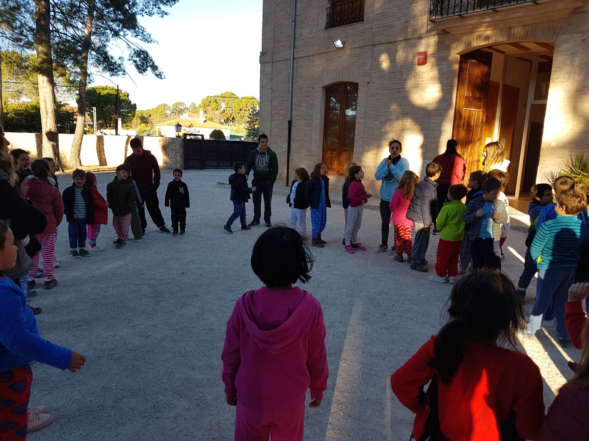 DonatCorda's tweet photo. Comienza el día con un poco de frio, buenos días desde la miniacampada! Ya hemos hecho gimnasia y ahora toca desayunar para coger fuerzas! 💪💪 #MiniDC https://t.co/yLDUBTHPDj