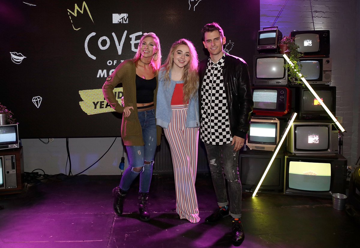 SabrinaNewsFR's tweet photo. PHOTOS: Sabrina dans l’émission #MTVCOTM à Londres (11/11/17) https://t.co/RUn8YgX5iL