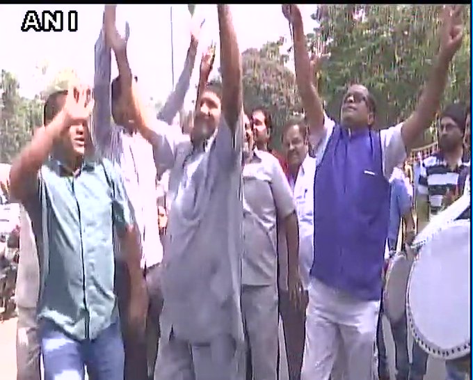 ट्विटर पर छबि देखें