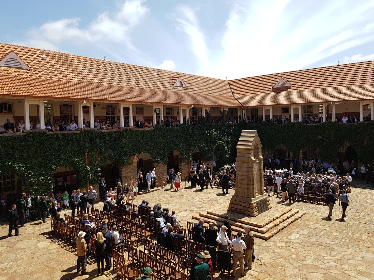 KingEdVIISchool's tweet photo. #RedMemorialParade @KingEdVIISchool #RemembranceSunday https://t.co/WvoUWkF8YK