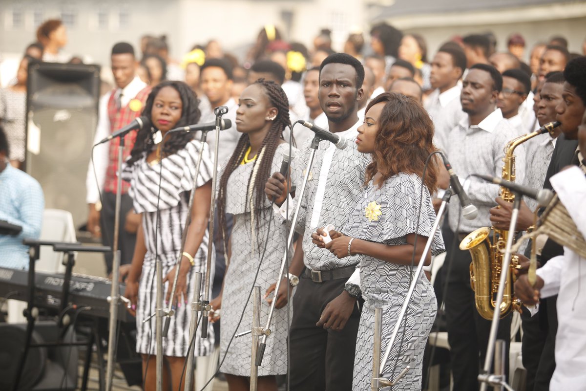 drsamamaga's tweet photo. #FDV MassChoir praising God with ♪♪♪ "You Reign" #SOC2017 #MiraclesInPureWorship #SalemFamilyWorldwide https://t.co/LSsCduD2TA