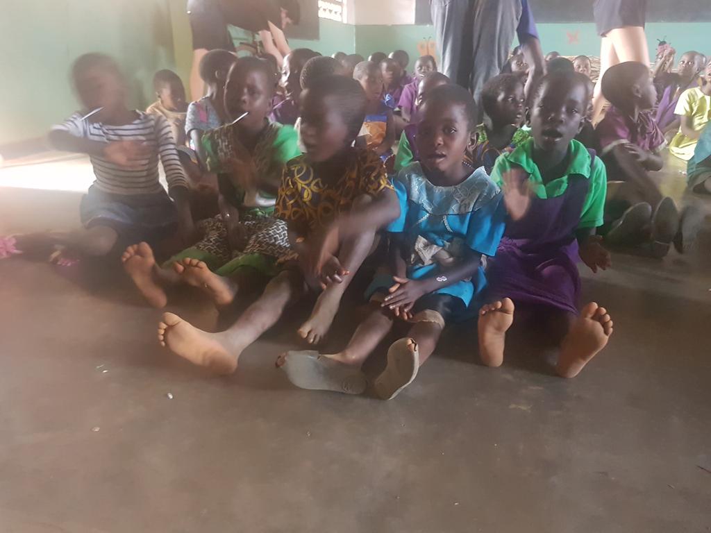 ercmalawi2017's tweet photo. The children received lots of items today like jotters, pens and some small toys. 
#smilesallround https://t.co/9wFqquTQwQ