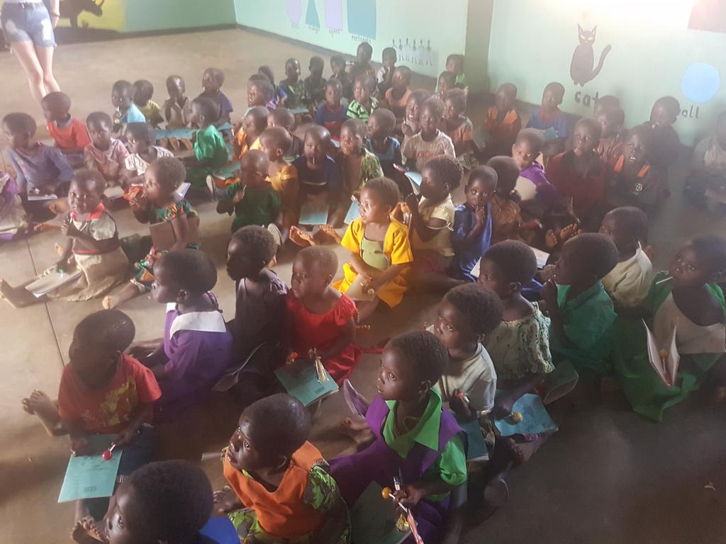 ercmalawi2017's tweet photo. The children received lots of items today like jotters, pens and some small toys. 
#smilesallround https://t.co/9wFqquTQwQ