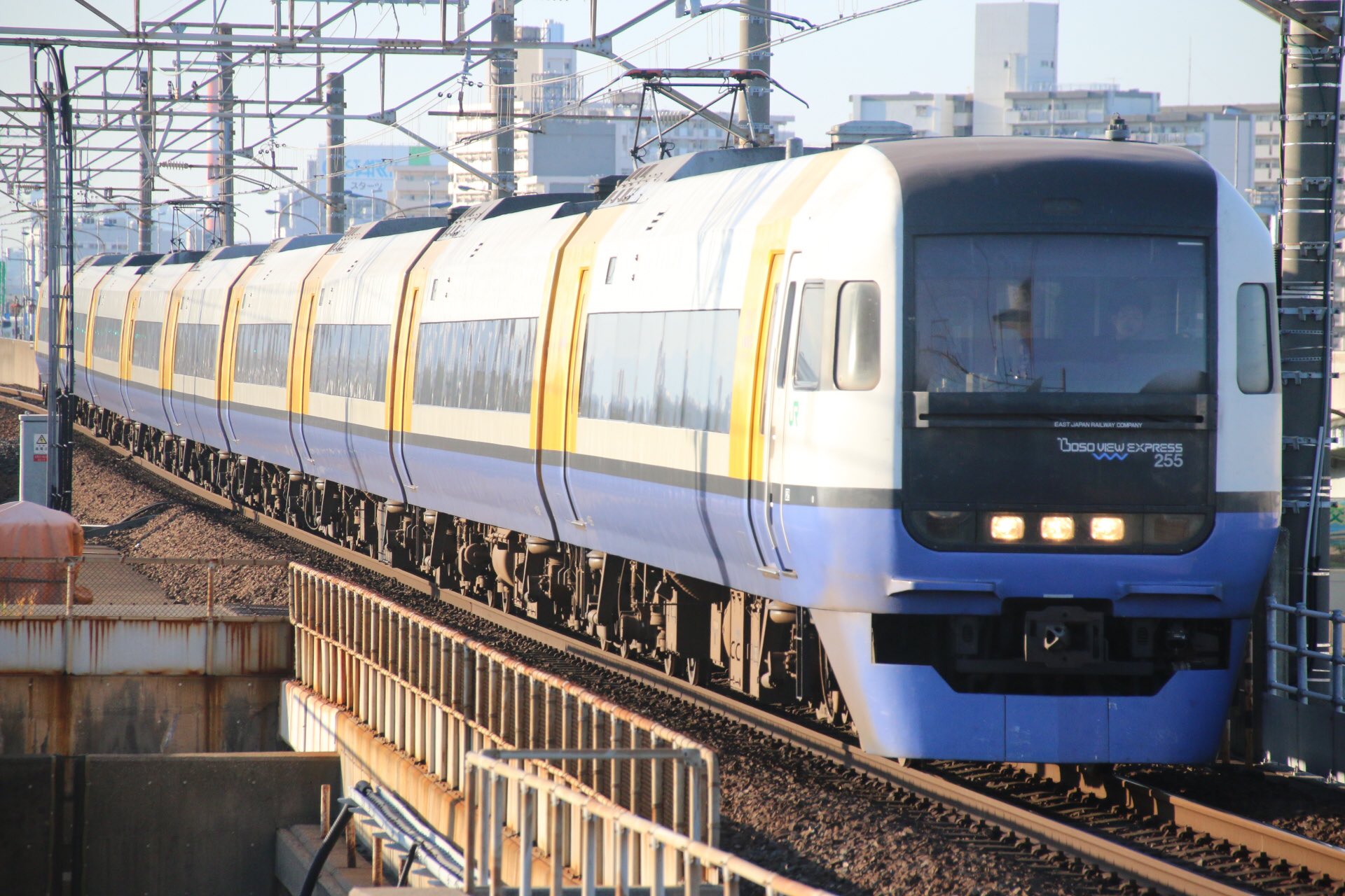 うさぎ 久しぶりに舞浜行ったような気がした 1枚目 わかしお11号勝浦行 2枚目 ｹﾖ34 海浜幕張行 3枚目 ｹﾖ514 快速蘇我行 4枚目 Mu2 南船橋行 船橋法典
