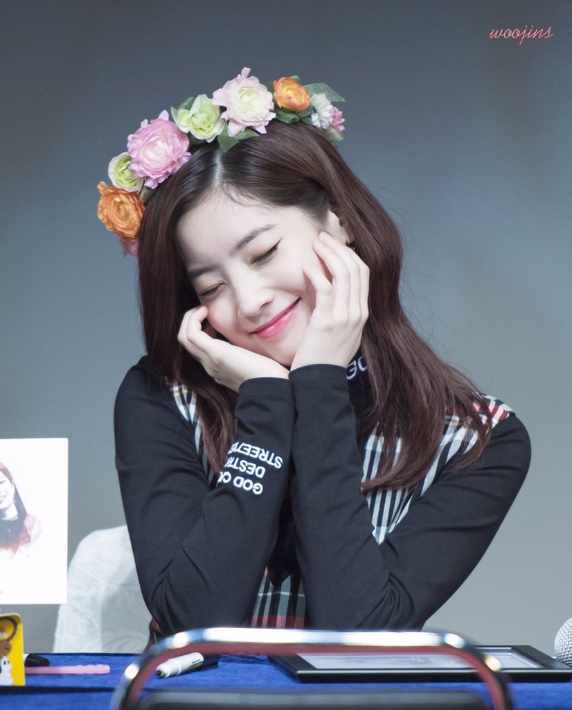 dahyunniepics's tweet photo. 171110 https://t.co/4nFH2SRNIN