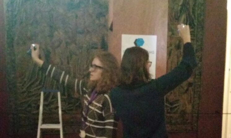 SpotStPaul's tweet photo. How to understand the link between a cartoon and a tapestry? Just look right, then left, and compare ! Try it today, from 4pm to 8pm @BrusselsMuseums #SpotStPaul #museomix #MuseomixBE https://t.co/jo6lFagaIc