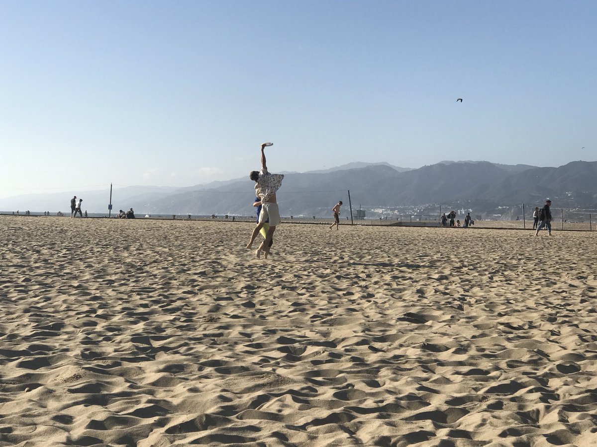 usbeachopen's tweet photo. Are you ready for Finals Day?!!! Here are a few pics from yesterday’s pool play! #usaultimate #caliulti #beachultimate #ultimate #santamonicabeach https://t.co/l6RTKQuglF