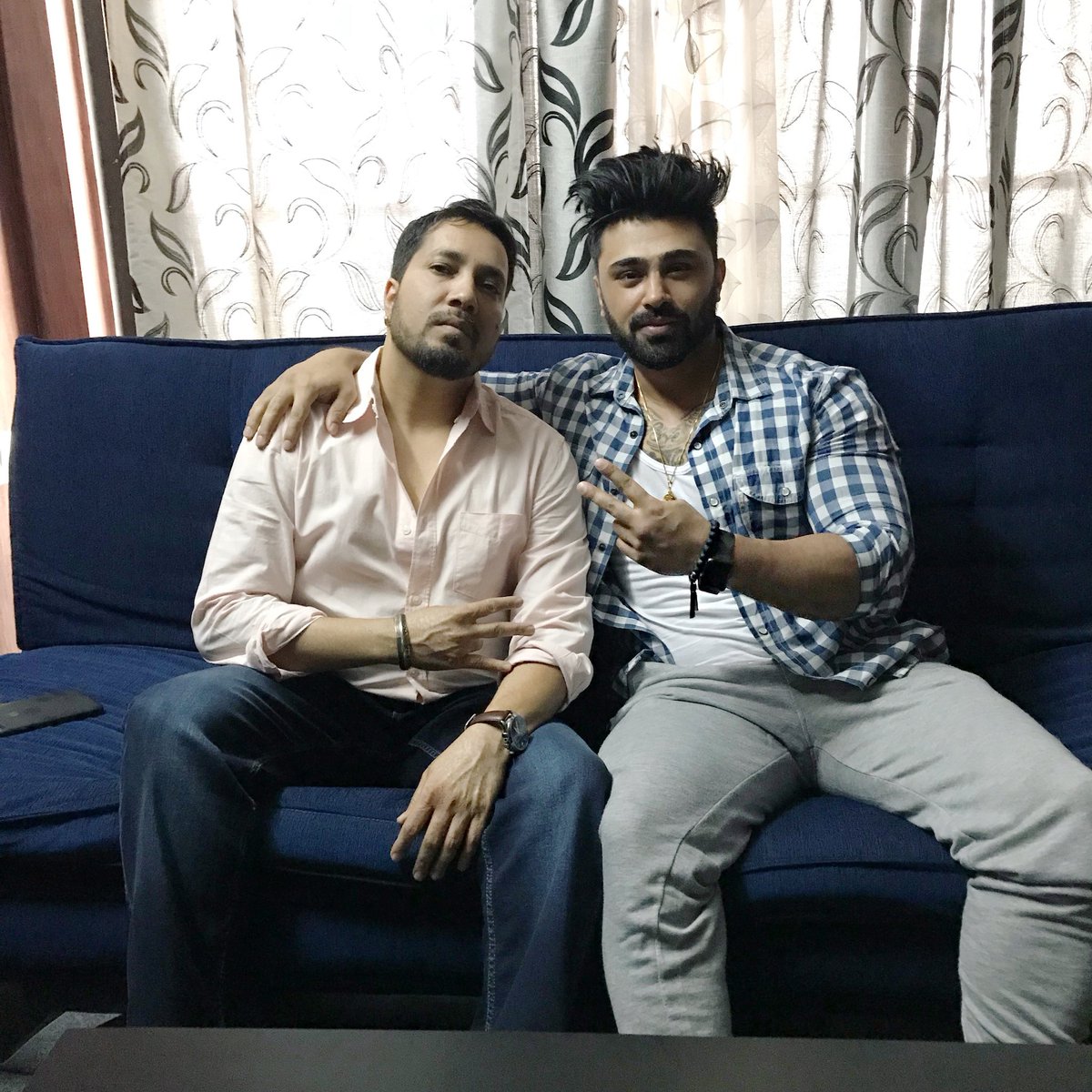 ArianRomal's tweet photo. It was amazing to have @MikaSingh Paji in my studio.. Looking forward to create hits after hits with you paji 💪 https://t.co/ABb79oiytV