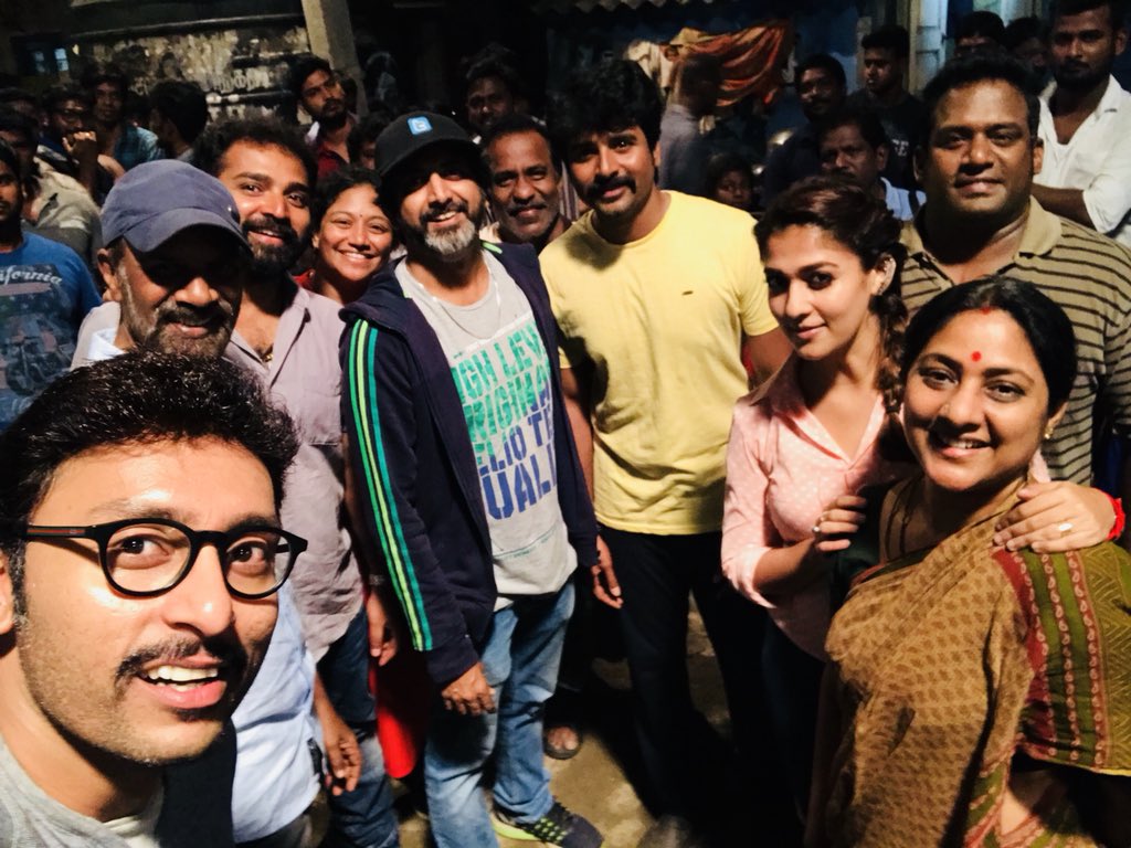 Nayanism_swetha's tweet photo. Today's pic for #Nayanthara fans & #Sivakarthikeyan fans #Velaikkaran shoot all #smileylook #selfielook Good moments always Capture a #Photo & the #Photographer @RJ_Balaji https://t.co/93YVLOyKWr