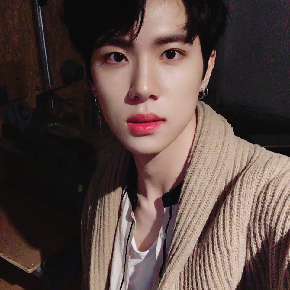 JBJtwt787's tweet photo. [#김동한😬] 오늘 인기가요를 마지막으로 판타지 활동을 
마무리하게 됐습니다! 
이제 시작인 JBJ 기대 많이 해주세요!❤️ https://t.co/M5CSDXRpip