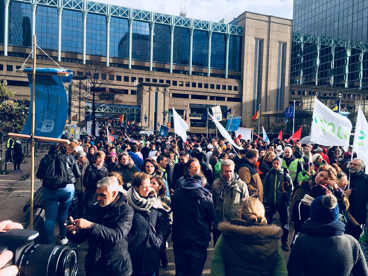 jeromevanspring's tweet photo. Plus eu autant de monde à une manif pour les sans papiers depuis très longtemps en Belgique. #regularisationpourtous https://t.co/sw3iIfSBax