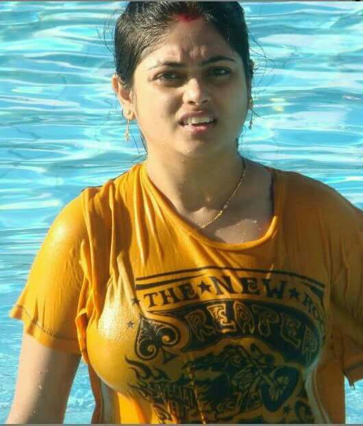 Seetha99519617's tweet photo. தண்ணீரில் நனைந்த முலை
தாகம் தீரவில்லை என் அலை https://t.co/orjOpTAqnH