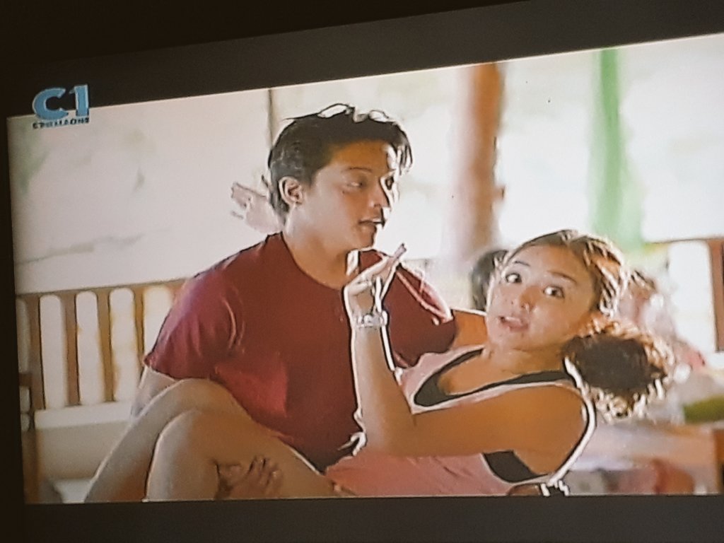 abby5778's tweet photo. Waaaaahhhh.  Ang sweeet! #GabAndDos on #CantHelpFallingInLove @imdanielpadilla @bernardokath ❤❤❤ https://t.co/bg0l9iN8ig