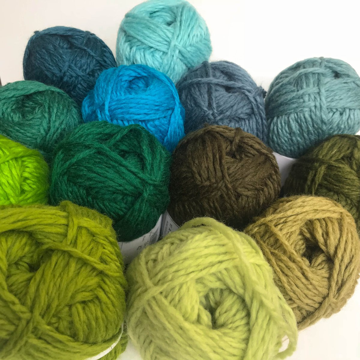 Yarnz_nl's tweet photo. More au naturel shades of Vams in green and blue... 💚💙
#gottheblues #gotthegreens #gotthemall
https://t.co/Krm8dgjYrv
#raumagarn #vamsegarn #vams #rauma #yarnshop #webshop #worldwideshipping #makingthefairway #ecoyarn #knitting #crochet #yarn #yarnz https://t.co/Mb1PGoF1Es