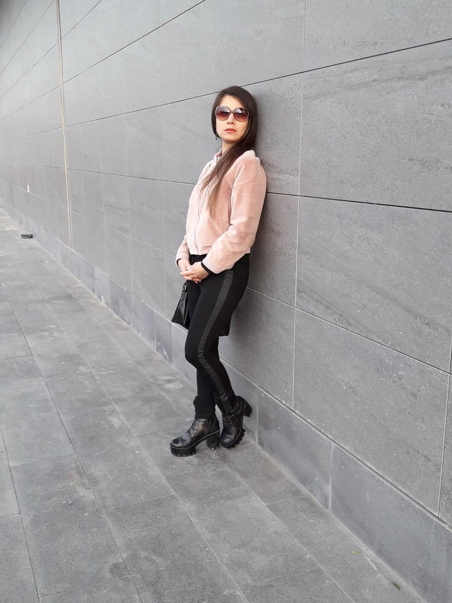 Yeni Moda Yazımız...
#lipstick,#gunesgözlugu,#sunglasses,#trausers,#mont,#coat,#kazak,#sweater,#corap,#socks,#canta,#bag,#ayakkabi,#shoes,#oxxo,#ender,#endermagazalari,#koton,#osse,#only,#pierrecardin,#uspoloassn,#uspolo,#polo,#streetstyle,#fashion,#pink
👉goo.gl/Sa7H6z