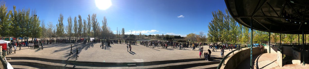 jesusdelaosa's tweet photo. Magnífica participación y éxito en la #FiestadeOtoño #Castañada del #ParqueOliver 2017, con el trabajo de muchas personas y colectivos del barrio durante todo el año #olivertambienesesto #Zaragoza https://t.co/oVjLb5NqY8