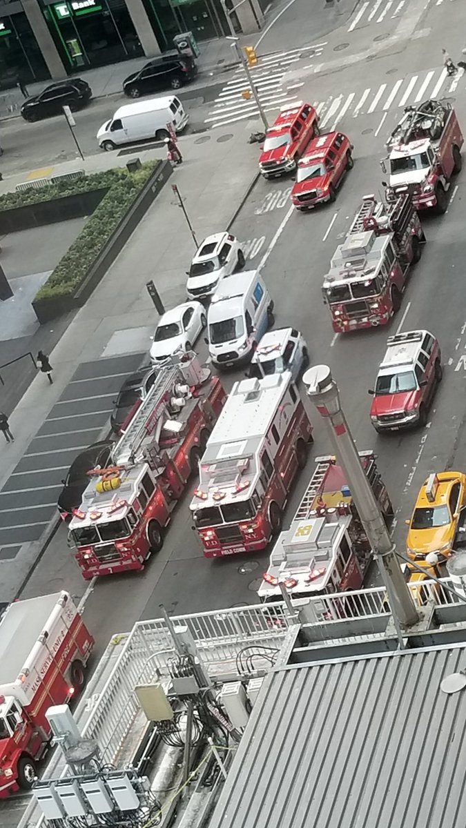 ruprictjr's tweet photo. Fire department has taken over the @midtownhilton.  Fire reported on 4th floor https://t.co/SLx9Rlihof