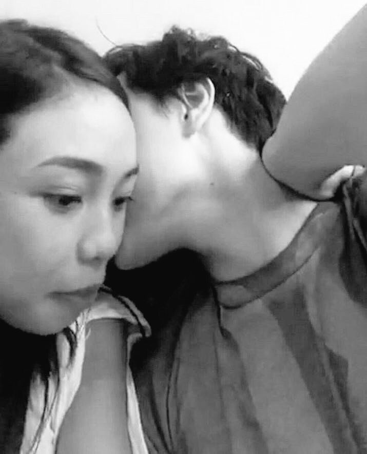 kcchnn_'s tweet photo. John Dale Diaries:
One night, I went to mommy and daddy's room and when I opened the door, I saw daddy on mommy's neck, I got scared because I thought daddy's a vampire but he said he was just whispering something to mommy. But, I dont believe him. Daddy is just makire. 🙄😏 https://t.co/3d0Nc0ht5x