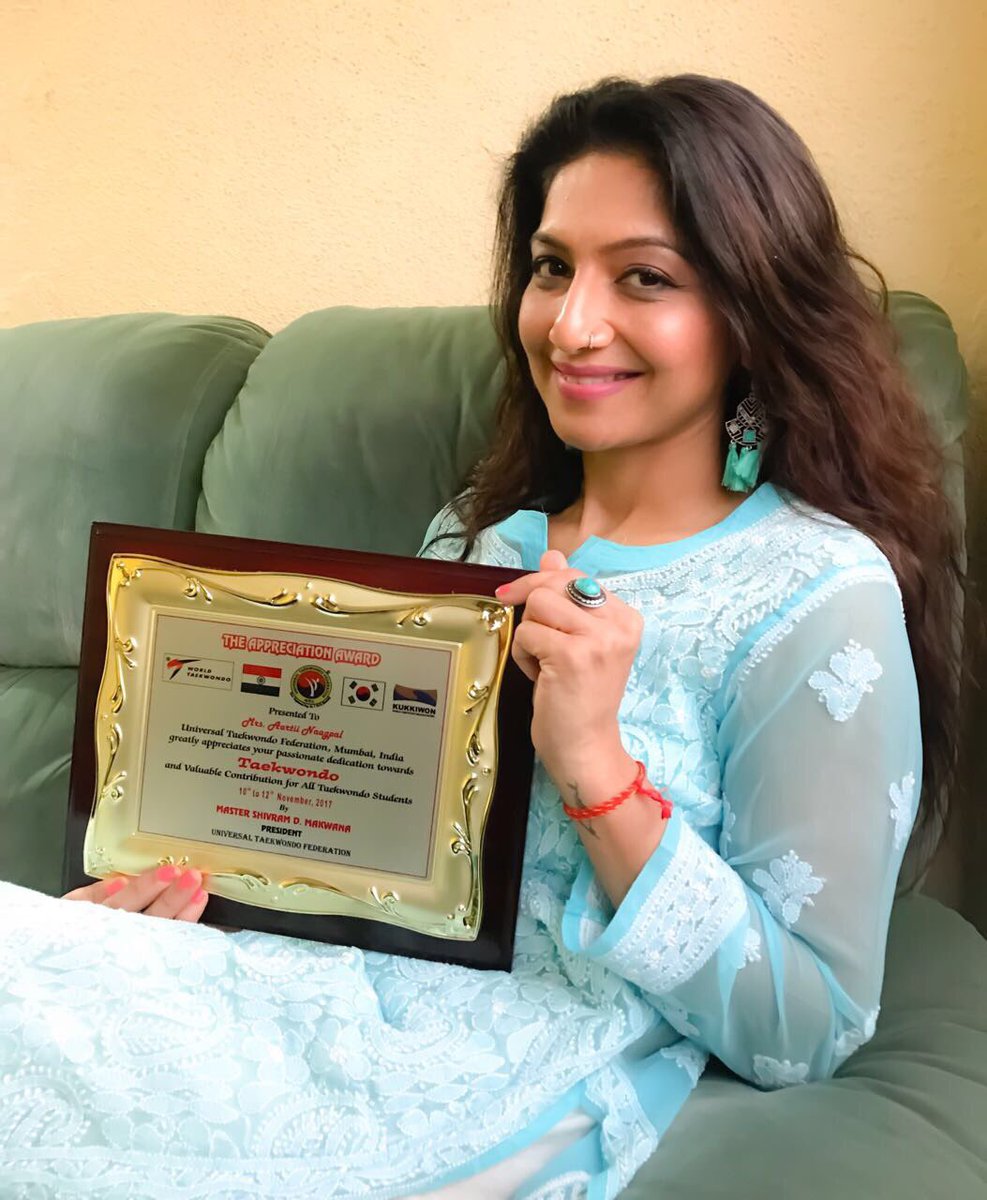 aartiinaagpal's tweet photo. Attending such functions with #nobelcause #selfdeffence for #Girlchild should be compulsory being black belt myself,I know how confident I feel.#UniversalTaekwondoFedration felt awesome distributing & motivating children for the same.#10nov Universe has to #gift me #trophies 🙏🏻 https://t.co/RWjDxCO2hz