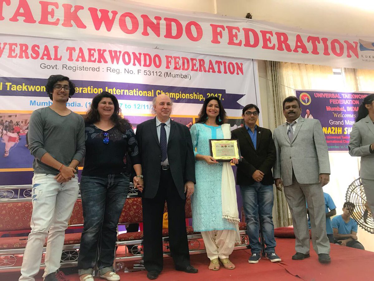 aartiinaagpal's tweet photo. Attending such functions with #nobelcause #selfdeffence for #Girlchild should be compulsory being black belt myself,I know how confident I feel.#UniversalTaekwondoFedration felt awesome distributing & motivating children for the same.#10nov Universe has to #gift me #trophies 🙏🏻 https://t.co/RWjDxCO2hz