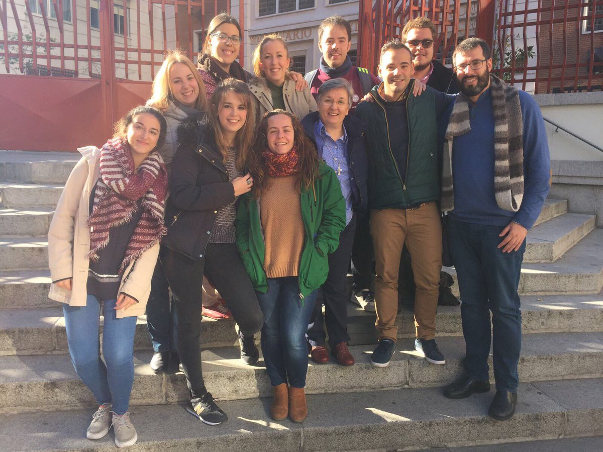 SalesianasEs's tweet photo. Participantes de la Inspectoría María Auxiliadora FMA en el #IIIForoMJS #CallejerosDeLaFe https://t.co/en41iKTbS1