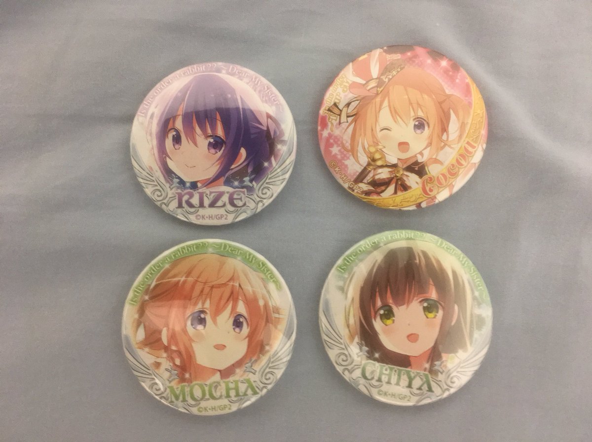 manecha_anime's tweet photo. 画像付きで更新です！
ごちうさ映画缶バッチを買ったんですが交換してくれる方いませんか？
神奈川で手渡しでお願いします

譲)ココアA、モカB、リゼB、千夜B
求)チノAとB
難しいと思いますがよろしくお願いし���す！！ https://t.co/bfWsfNXsoB