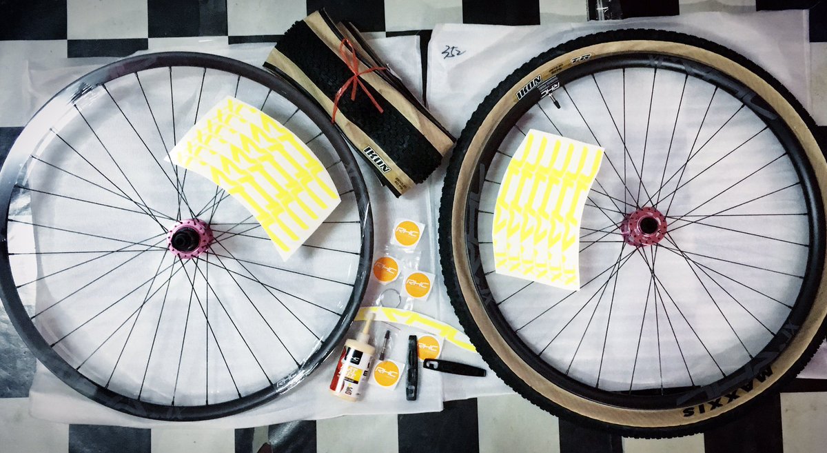 bujoee1's tweet photo. 💥 New setup wheelset 💥
#rhc #rhccomponents #valverhc #sealantrhc #tyre #maxxis #ikon #tubelussready #goyellow https://t.co/S8PkjTTZUq