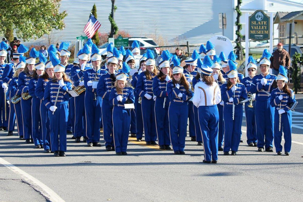 Ayers1973's tweet photo. Veterans Day Parade Granville Jr/Sr High Band 2017 @granville_csd https://t.co/rPN4F2SJSr