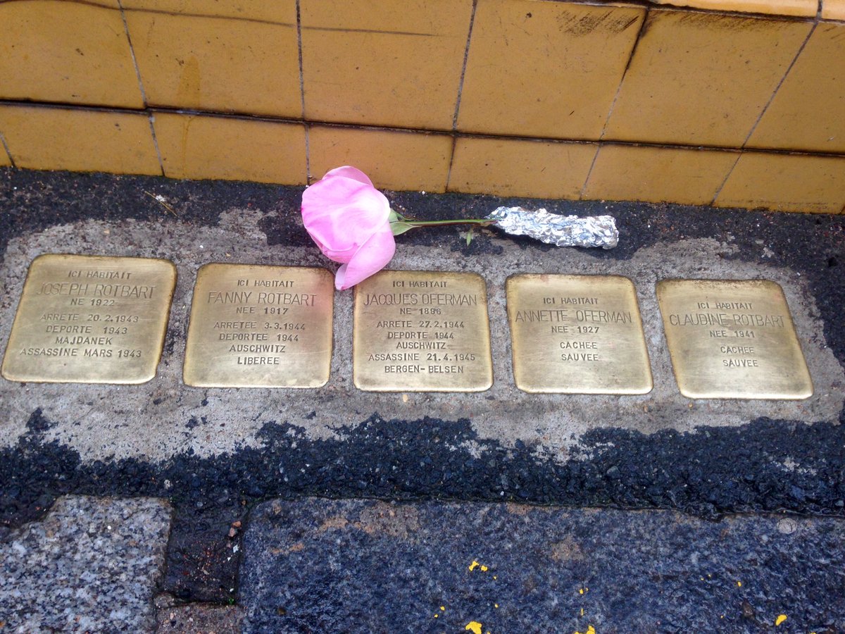 girband's tweet photo. Putzen der Stolpersteine in Cluny zur Erinnerung an die Familien Rotbart und Oferman.
#Stolpersteine #9novembre #KeinVergessen #cluny #Rotbart #Oferman https://t.co/Tn3a95KE1c