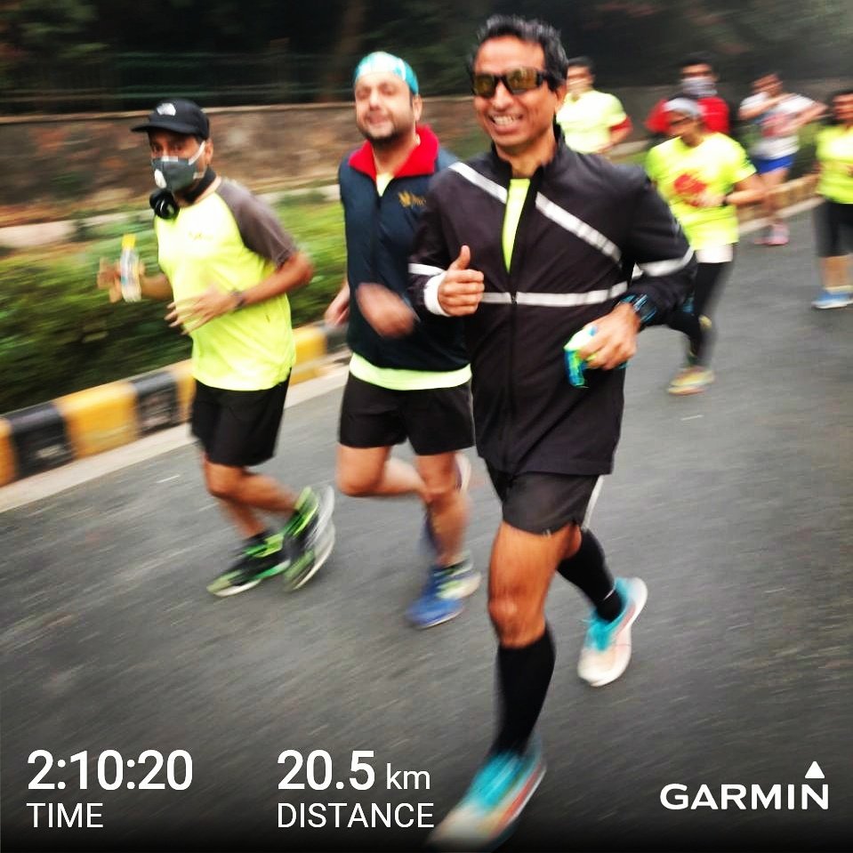 tarun_rw's tweet photo. That's what Sunday mornings are made of..
When you can't run fast.. Run slow.
#madaboutrunning @run_xtreme  #Target99 #ADHM2017 @Garmin @Garmin_India  #BeatYesterday #BetterYou #Reebokathlete #ReebokRunningSquad @reebokindia #marathontraining #sundaylongrun #longslowdistance https://t.co/hh7iMxqfOm