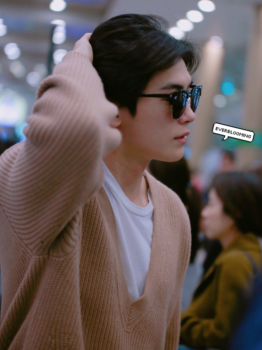 EverBlooming_HS's tweet photo. 171112 입국 #박형식
넘 잘생겨서 할말을 잃었따... https://t.co/XbJSR8Rqbt