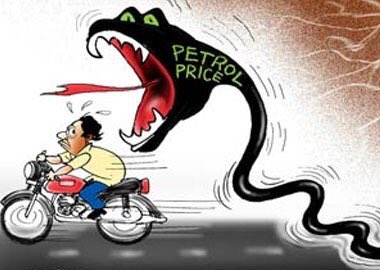 Luttapi2's tweet photo. @OfficeOfRG Spot on . It’s time to fight against the Petrol loot by the govt.Petrol under GST won’t cost more than ₹40. Keep up the pressure. Fight for the common man 😎 https://t.co/whqRSp7ert