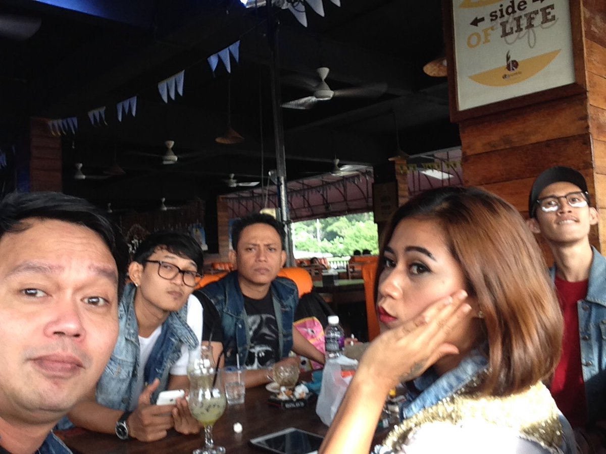 sigitarist's tweet photo. #motorbaikmeetup2017 https://t.co/6rdrLUW1Vp