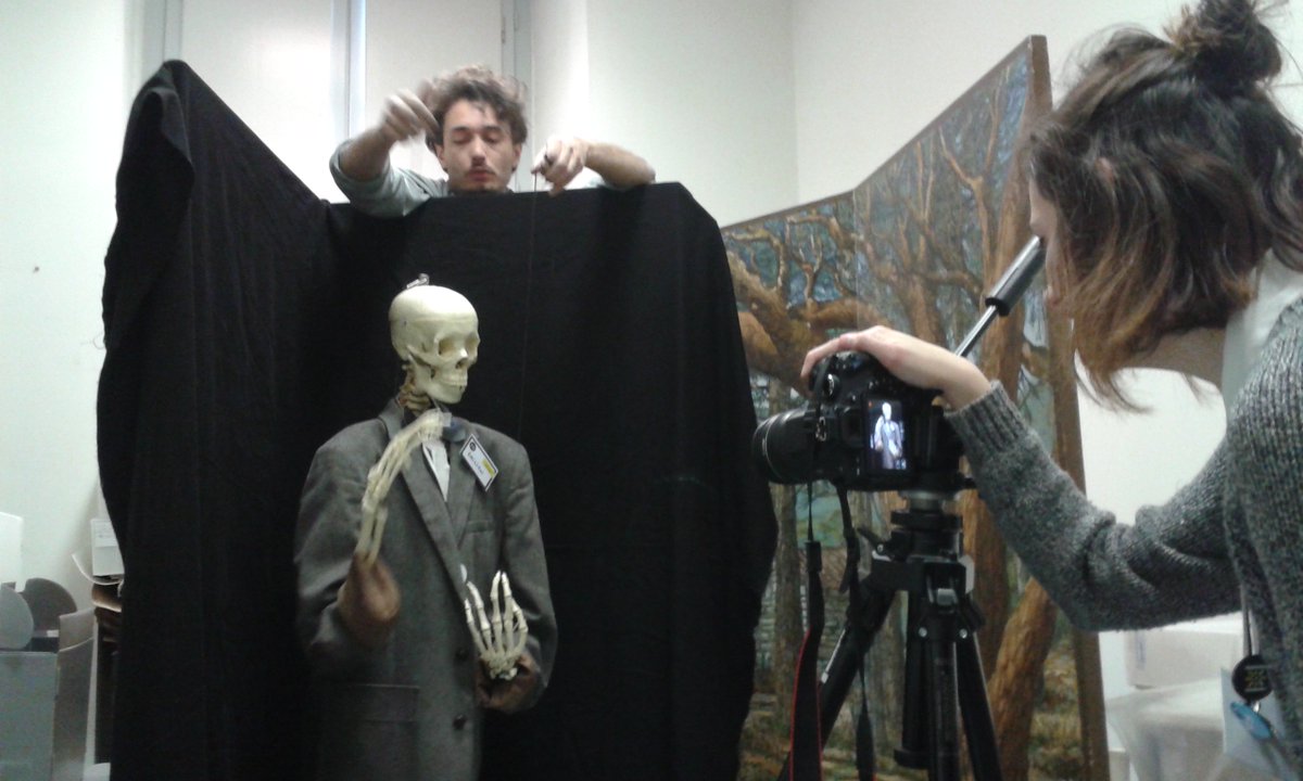 EnigMixeurs's tweet photo. Oooouh le fantôme d'Emilien ! 👻 #EmilienDumas #hologramme #museomix #msxnimes @SudMix @SandyBerthomieu https://t.co/6VKCvFmfAZ