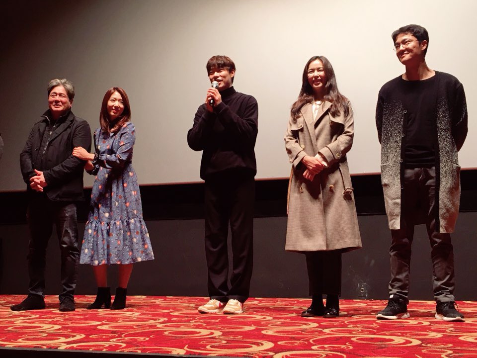 CJENMMOVIE's tweet photo. #최민식 #박신혜 #류준열 #이하늬 #조한철 까지 함께한
2주차 부산 무대인사 현장!
이번 주말도 <침묵> 배우들과 함께 
훈훈한 마무으리💕

#침묵 #절찬상영중 https://t.co/MXvGPnB7su
