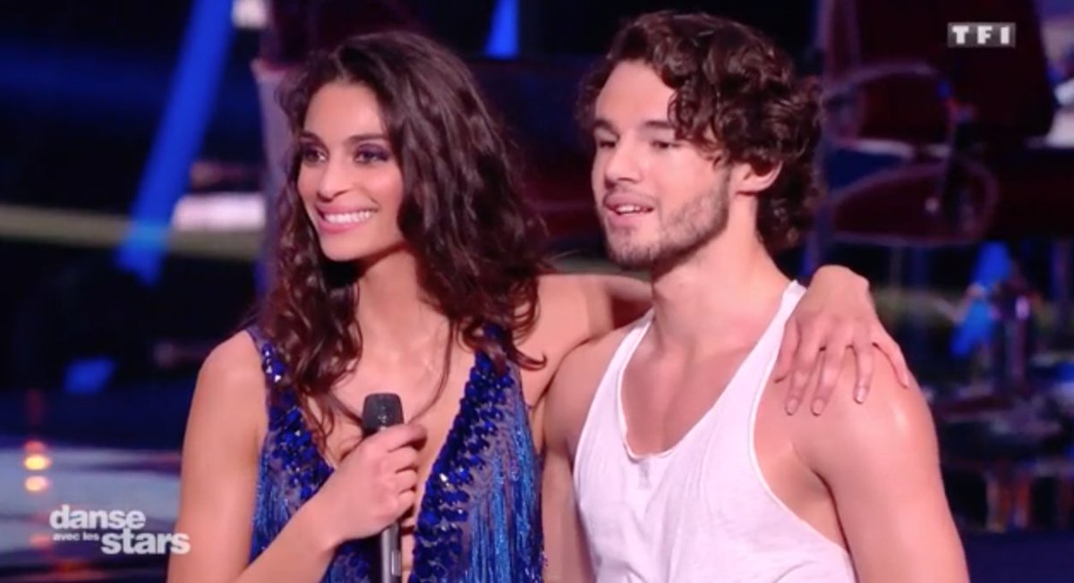 FR_newsmonkey's tweet photo. #DALS Anthony Colette se fait capter par Jean-Pierre Foucault, il a un boentje pour notre Tatiana #dals8 #DalsSwitch https://t.co/3xyM5tObvm https://t.co/YujxTsBUmc