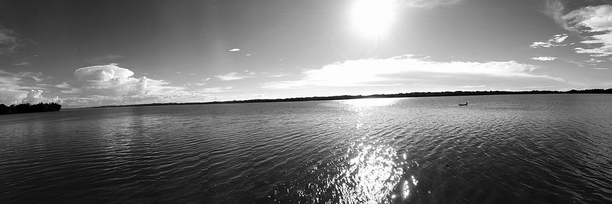 thatkoolbuoy's tweet photo. @HiHonorIndia #GOMONO #Honor9i Panorama From the Middle of a Lake.... https://t.co/3eilZy7yOa