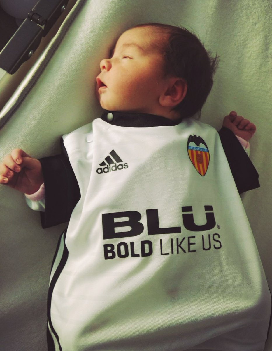 NachoTornero's tweet photo. Cuando se juntan las pasiones! Gracias a su padrino Alex @alexperaltusa. @valenciacf  @superdeporte_es @SimoneZaza @DaniParejo @Carlos10Soler @Diario_CHE https://t.co/vv405DDsHq